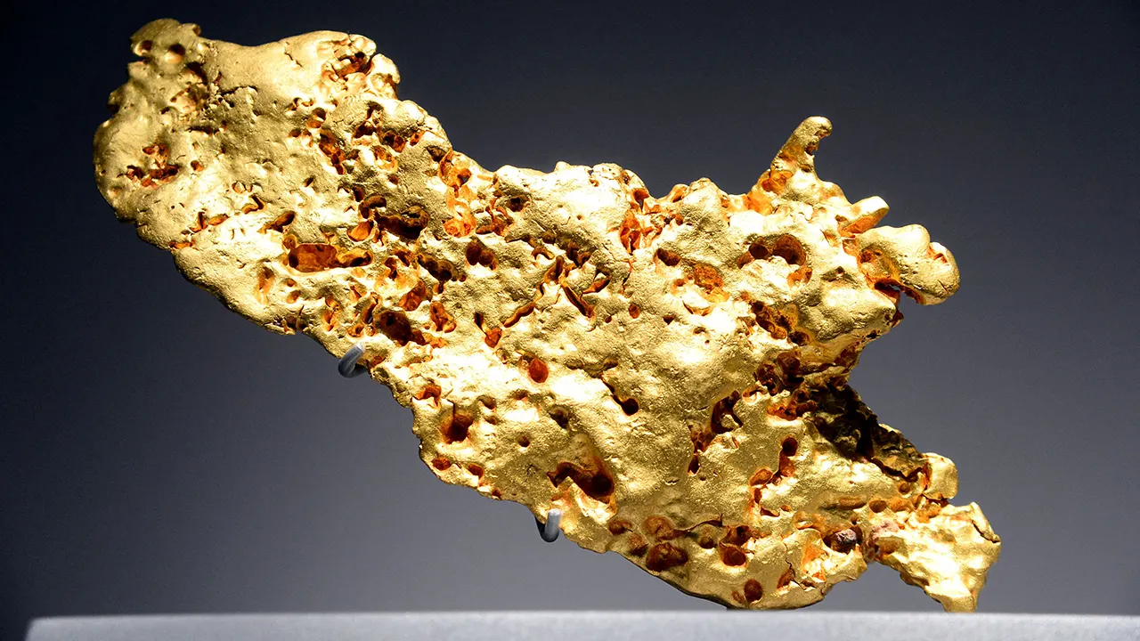 Chinese woman indicted for theft of gold nuggets from museum in Paris