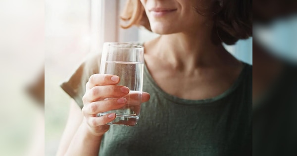 Drinking less water in winter can cause heart attack stroke know how dehydration harms your heart | ठंड में कम पानी पीते हैं तो हो जाएं अलर्ट! Dehydration से दिल को होता है नुकसान, जानिए कैसे?