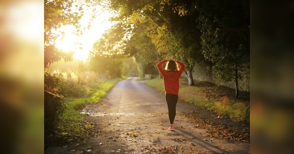 Easy tips to get Vitamin D from sunlight in winter | नरम धूप, मजबूत हड्डियां: सूरज की रोशनी से Vitamin D पाना चाहते हैं, तो ये तरीके अपनाएं
