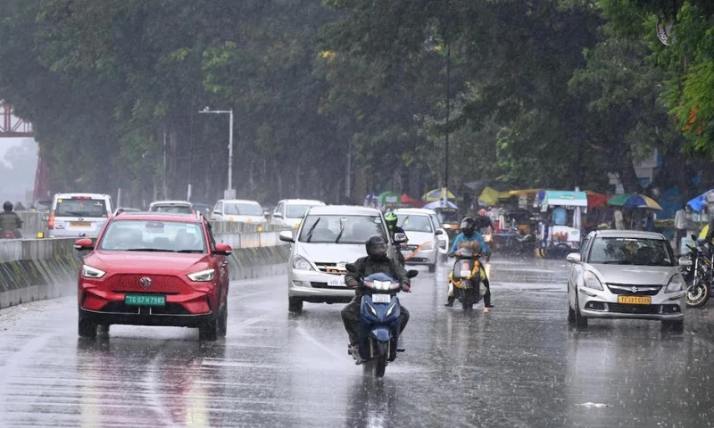 Heavy Rain Lashes High Ranges of Kerala; Orange Alert in Four Districts