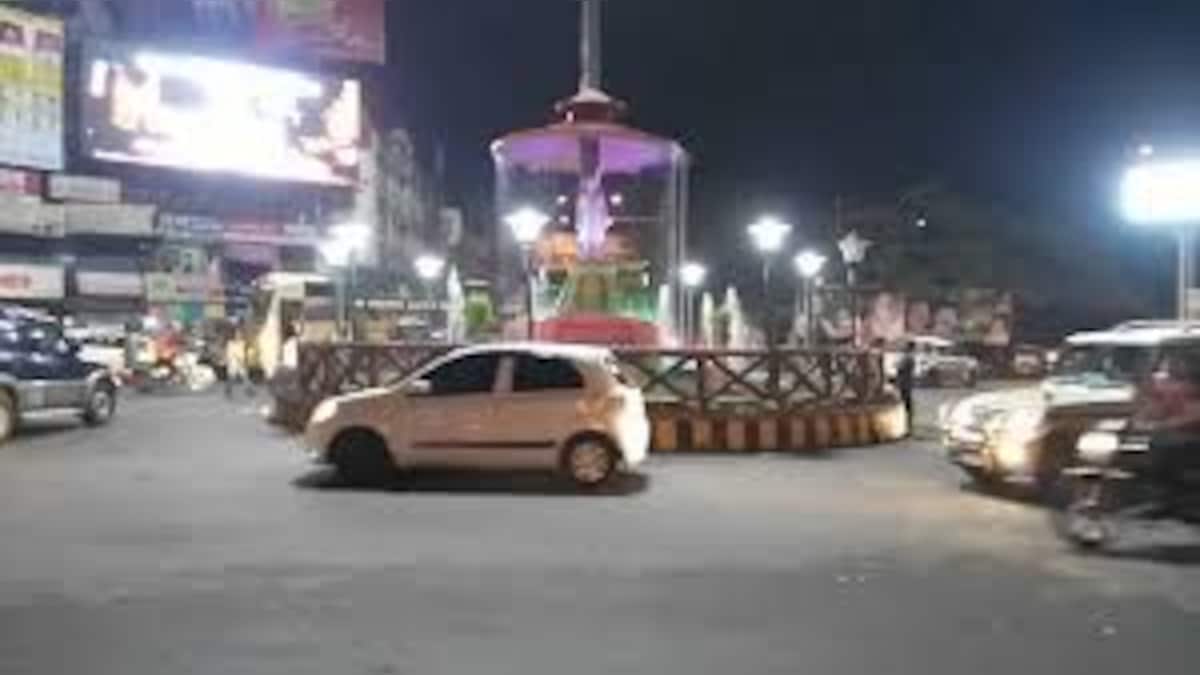 Jhansi News: तेज रफ्तार गाड़ी दौड़ाने वालों की अब खैर नहीं, शहर में तय हुई स्पीड लिमिट