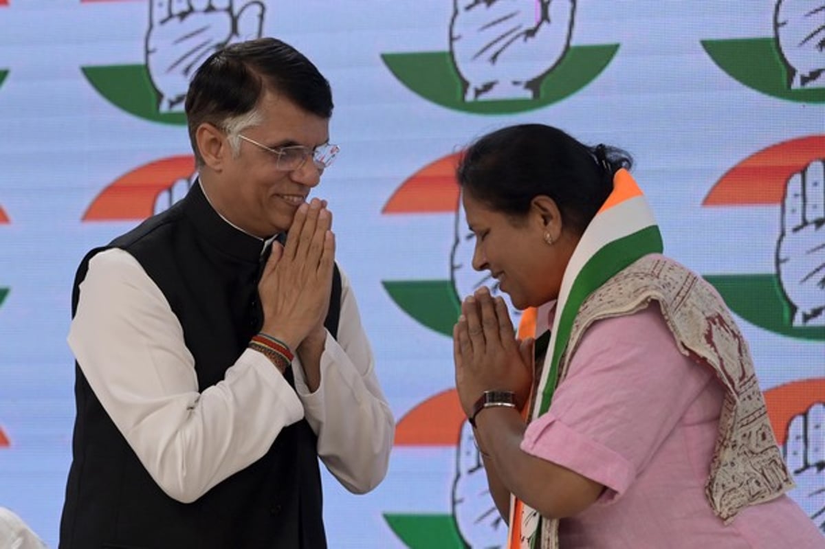 Karnataka BJP leader Tejaswini Gowda joins Congress ahead of LS polls