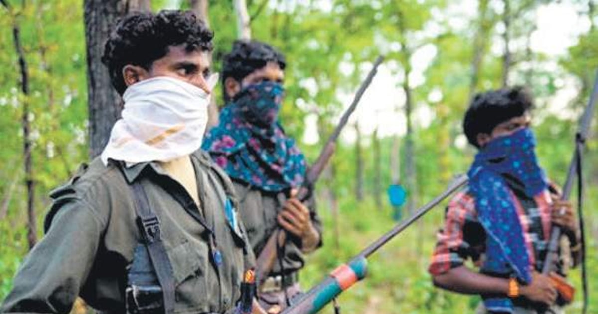 Naxals face weapon crunch, resort to looting security forces