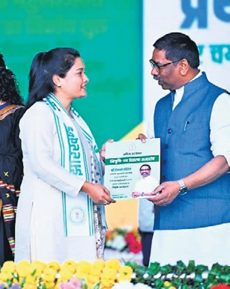 Ranchi Diary | Soren distributes 8,792 job letters to apointees