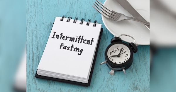 Should women above 40 age do intermittent fasting expert opinion will surpise you | 40 से ज्यादा उम्र की महिलाओं को क्या करना चाहिए इंटरमिटेंट फास्टिंग? एक्सपर्ट्स की राय चौंका देगी आपको