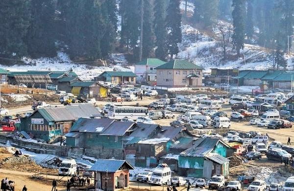 Snowless Gulmarg fails to enthuse tourists this winter, hoteliers rue long dry spell-