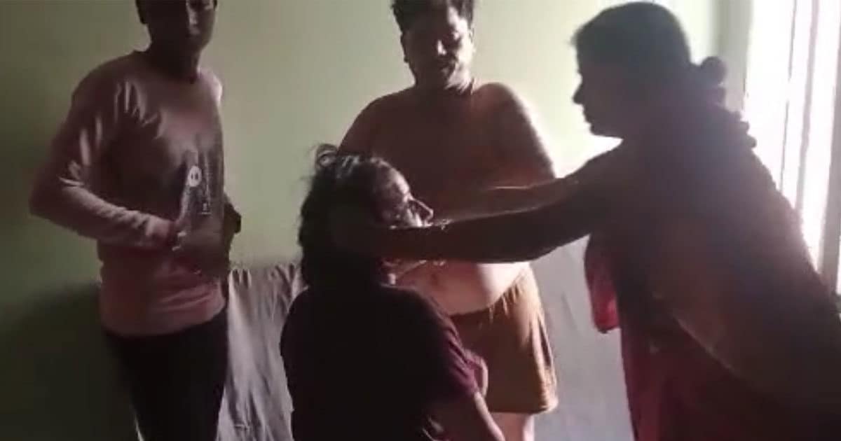 इसके आगे WWE की फाइट भी फेल, जब पत्नी बोली- पकड़ो मोबाइल और फिर पति की प्रेमिका के साथ दे दनादन