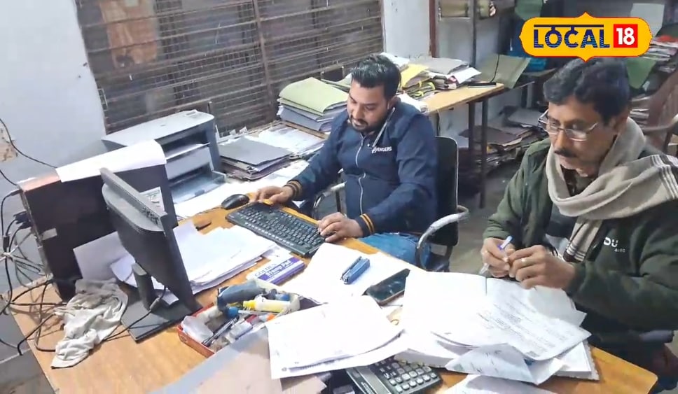 सोफे पर लेटकर सो गई, उठी तो पलंग पर बिना कपड़ों के...महिला दारोगा के शोषण की पूरी दास्तां...