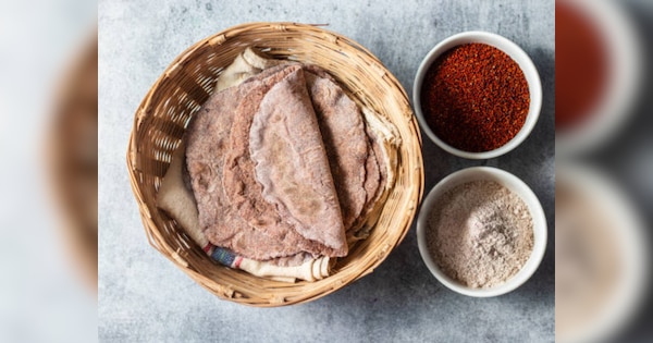 ragi ka atta ke fayde These people should eat finger millet flour helps to cure these 4 diseases occur | इन लोगों को खाना चाहिए रागी का आटा, पेट में पहुंचते ही ये 4 बीमारी हो जाती है छूमंतर